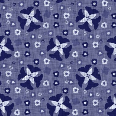 İndigo mavisi çiçek bloğu boyanmış keten desenli arka plan. Kusursuz örülmüş Japonlar batik kumaş örneklerini tekrarlıyorlar. Çiçeksel organik bulanık blok izleri tekstilin her yerinde.