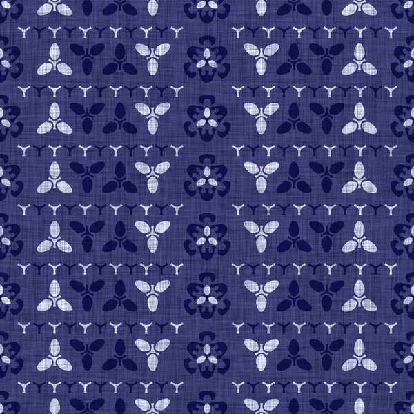 Kusursuz çivit mavisi dokusu. Donanma mavisi işlemeli pamuk boyalı efekt arka planı. Japonlar batik direncini tekrarlıyor. Kumaşın her yerinde Asya füzyonu var..