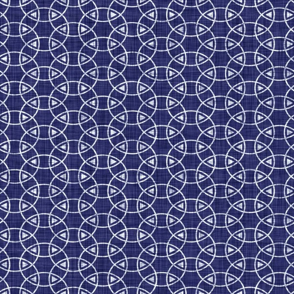 シームレスな藍の幾何学的質感。ネイビーブルーの織り地理形状の綿染め効果の背景。日本の繰り返しバティックは抽象的なモチーフパターンに抵抗します。アジアの融合｜print. — ストック写真