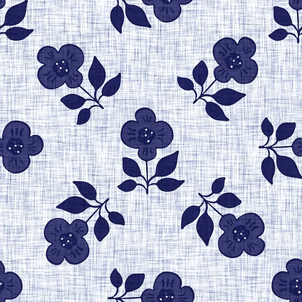 Indigo Blue Blume Block Print gefärbte Leinentextur Hintergrund. Nahtlos gewebter japanischer Swatch mit Batikmuster. Floral Organic Distressed Blur Block Print auf Textilien. — Stockfoto