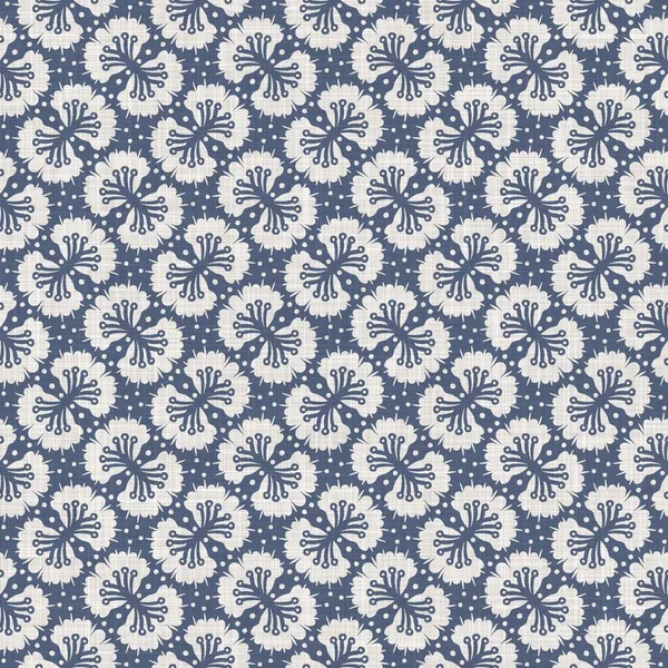 Lembaran rumah petani Perancis yang tak berjahit mencetak latar belakang damask flora. Menyediakan tekstur pola linen abu-abu biru. Shabby gaya chic ditenun blur background. Tekstil berkarat di seluruh cetakan — Stok Foto