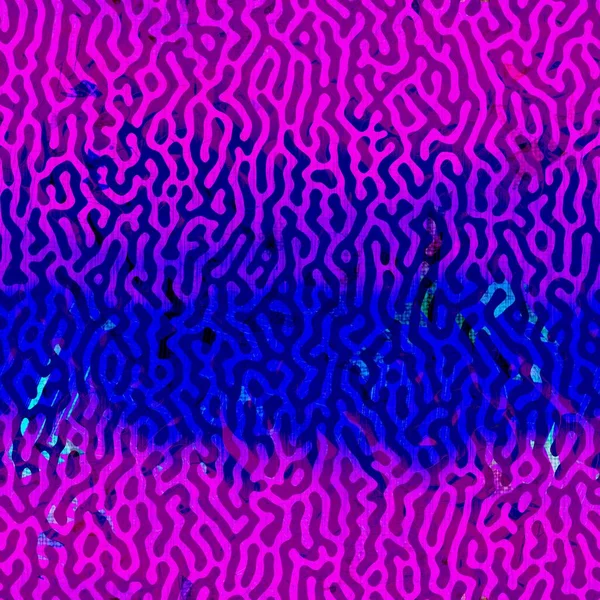 Розфарбований простір пофарбований в плямистий глюк візерунок фону. Фіолетово-блакитний вимитий краватковий барвник повторює годинник. Безшовний строкатий літній текстильний матеріал Boho. Декоративне зів'яле розмивання на весь принт — стокове фото