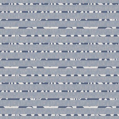 Pasaklı, şık Fransız, gri, mavi keten yama şeritli. Grunge eski yama tekstil efektlerini yıkadı. Kır tarzı ev dekorasyonu yumuşak mobilyalar, dekoratif yastık ya da kumaşın her tarafına yapıştırılmış.. 