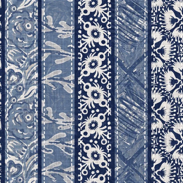 Texture tissée en patchwork bleu denim. Effet textile en coton imprimé vintage lavé. Patché jean décor intérieur décor ameublement doux fond. Scandi couette partout matériau d'impression de tissu. — Photo