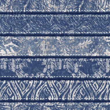 Denim mavisi yamalı örgü dokusu. Eski model baskılı pamuk tekstil efekti. Yamalı kot ev dekorasyonu yumuşak mobilya arka planı. Kumaş baskı malzemesinin her tarafına sccandi yorgan dikişi atılmış..