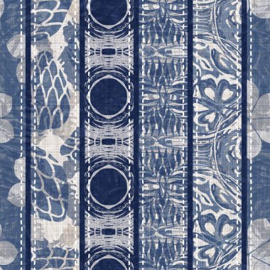 Denim mavisi yamalı örgü dokusu. Eski model baskılı pamuk tekstil efekti. Yamalı kot ev dekorasyonu yumuşak mobilya arka planı. Kumaş baskı malzemesinin her tarafına sccandi yorgan dikişi atılmış..