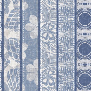 Pasaklı, şık Fransız, gri, mavi keten yama şeritli. Grunge eski yama tekstil efektlerini yıkadı. Kır tarzı ev dekorasyonu yumuşak mobilyalar, dekoratif yastık ya da kumaşın her tarafına yapıştırılmış.. 