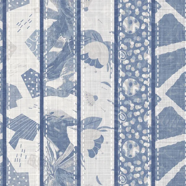 Pasaklı, şık Fransız, gri, mavi keten yama şeritli. Grunge eski yama tekstil efektlerini yıkadı. Kır tarzı ev dekorasyonu yumuşak mobilyalar, dekoratif yastık ya da kumaşın her tarafına yapıştırılmış.. 