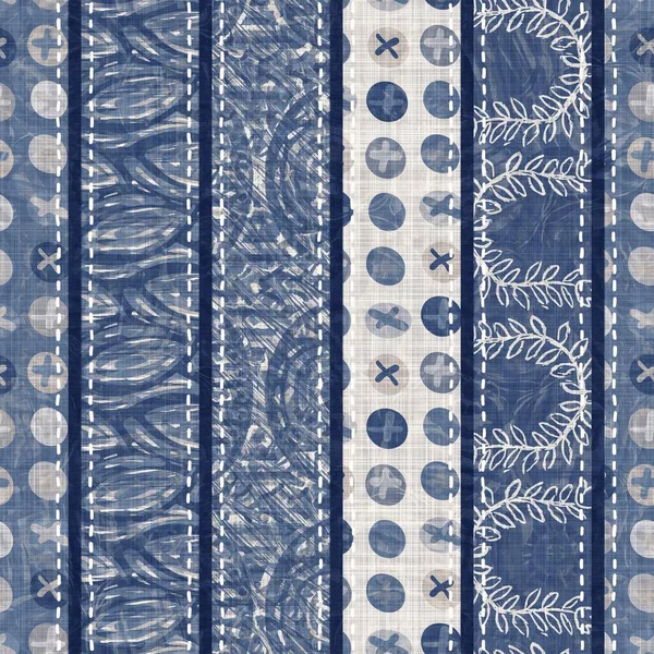 Denim blauwe patchwork streep geweven textuur. Uitgewassen vintage bedrukt katoen textiel effect. Patched jean home decor zachte inrichting achtergrond. Scandinavische quilt steek over stof print materiaal. — Stockfoto