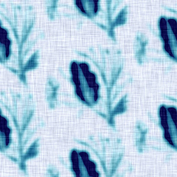 Cianotípusok kék fehér botanikus vászon textúra. Faux fotografikus levél napfénynyomtatás hatása trendi out of focus divat swatch. Mono nyomtatott lombozat 2 tónusú színben. Nagy felbontású ismétlődő csempe. — Stock Fotó