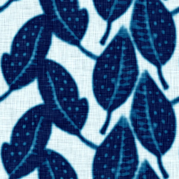 Cyanotypen blau weiße botanische Leinentextur. Faux photographic leaf sun print effect für trendige unscharfe Mode swatch. Mono Print Laub in 2 Farbtönen. Hochauflösende Wiederholkachel. — Stockfoto