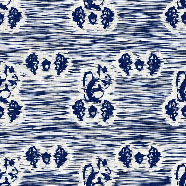 İndigo boyalı kumaş sincap desenli doku. Kusursuz tekstil kumaş boyası baskıya dayanıklıdır. Japon kimono bloğu baskısı. Yüksek çözünürlüklü batik etkisi tekrarlanabilir doğa örneği. — Stok fotoğraf