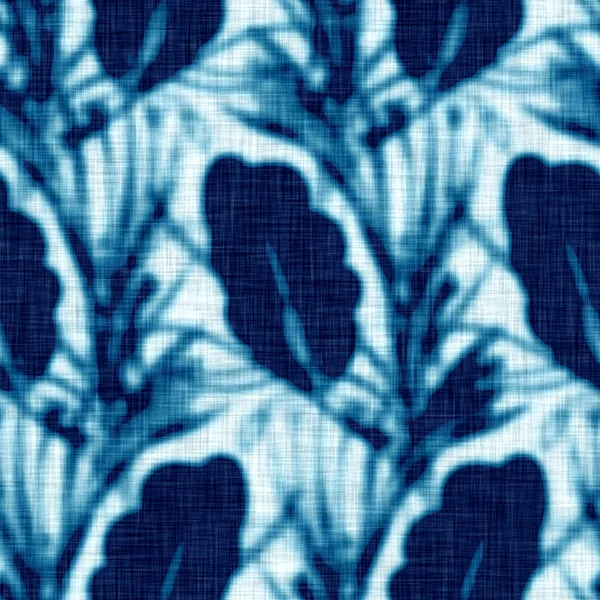 Cyanotypes bleu blanc texture lin botanique. Fausses feuilles photographiques effet soleil d'impression pour la mode tendance hors foyer swatch. Feuillage monochrome imprimé en couleur 2 tons. Tuile de répétition haute résolution. — Photo