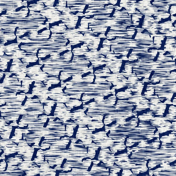 Indigo gefärbter Stoff mit zufälligen Flecken Muster Textur. Nahtlose textile Modetuch Farbstoff widerstehen auf dem ganzen Druck. Japanischer Kimono-Blockdruck. Hohe Auflösung Batikeffekt Fleckenmuster. — Stockfoto