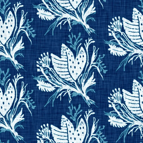 Cyanotyper blå vit botanisk linnestruktur. Faux fotografiska blommig sol tryck effekt för trendiga ur fokus mode swatch. Mono tryck blomma i 2 ton färg. Högupplöst reptil. — Stockfoto