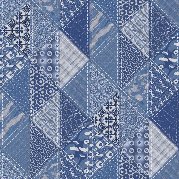 Denim azul occidental patchwork triángulo tejido textura. Indigo vintage lavado impreso efecto textil de algodón. Fondo de decoración del hogar jean parcheado. Boho bandana quilt stitch allover tela material de impresión. —  Fotos de Stock