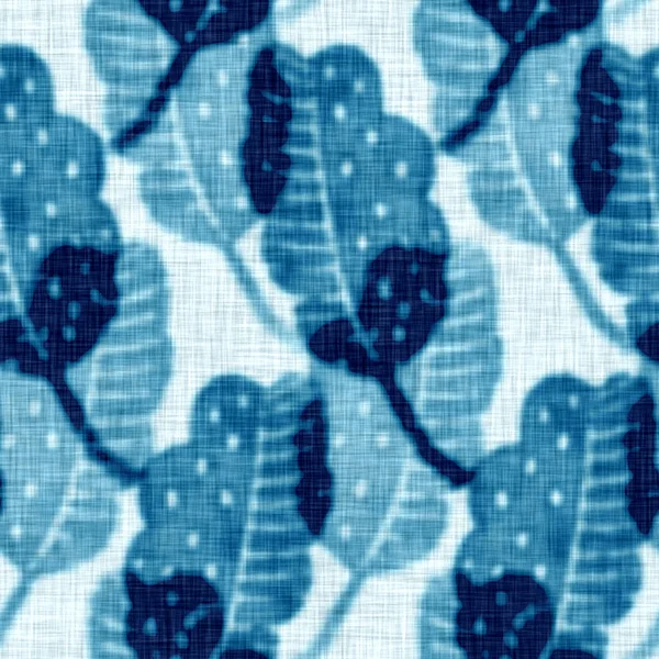 Cyanotypen blau weiße botanische Leinentextur. Faux photographic leaf sun print effect für trendige unscharfe Mode swatch. Mono Print Laub in 2 Farbtönen. Hochauflösende Wiederholkachel. — Stockfoto