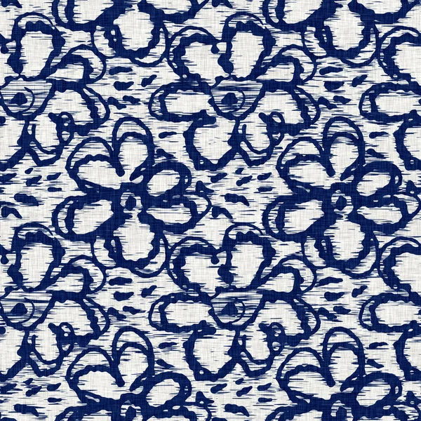 İndigo boyalı kumaş desenli çiçek deseni. Kusursuz tekstil kumaş boyası baskıya dayanıklıdır. Japon kimono bloğu baskısı. Yüksek çözünürlüklü batik etkisi tekrarlanabilir kumaş parçası. — Stok fotoğraf