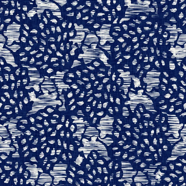 İndigo boyalı kumaş desenli doku. Kusursuz tekstil kumaş boyası baskıya dayanıklıdır. Japon kimono bloğu baskısı. Yüksek çözünürlüklü batik etkisi tekrarlanabilir kumaş parçası. — Stok fotoğraf