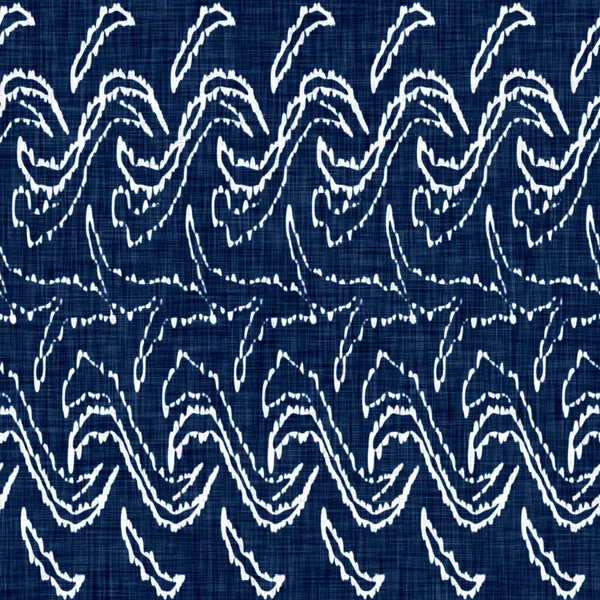 Tekstur efek jean biru mencuci asam dengan latar belakang garis strip dekoratif. Kain kain tekstil denim mulus di seluruh cetakan. — Stok Foto
