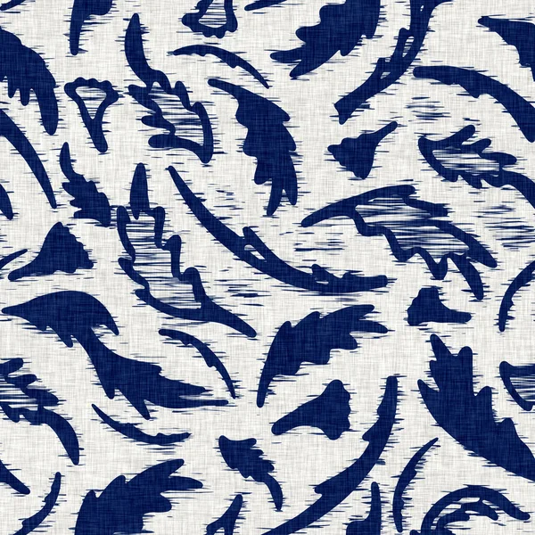 Indigo gefärbte Textur mit Blattmuster. Nahtlose textile Modetuch Farbstoff widerstehen auf dem ganzen Druck. Japanischer Kimono-Blockdruck. Hochauflösender Batikeffekt wiederholbare Uhr. — Stockfoto