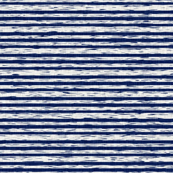 İndigo boyalı kumaş şerit desen dokusu. Kusursuz tekstil kumaş boyası baskıya dayanıklıdır. Japon kimono bloğu baskısı. Yüksek çözünürlüklü batik etkisi çizgili kumaş parçası. 