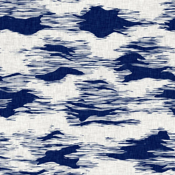 Indigo gefärbter Stoff mit zufälligen Flecken Muster Textur. Nahtlose textile Modetuch Farbstoff widerstehen auf dem ganzen Druck. Japanischer Kimono-Blockdruck. Hohe Auflösung Batikeffekt Fleckenmuster. — Stockfoto