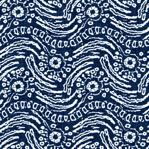 Acid Wash Blue Jean Effekt Textur mit dekorativen Leinen floralen Motiv Hintergrund. Nahtloser Denim-Textil-Modestoff über den gesamten Druck. — Stockfoto