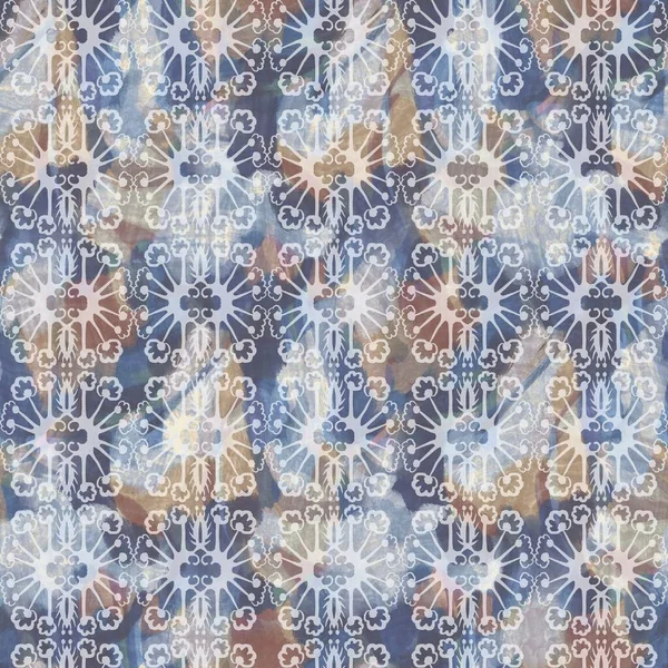 Tissu imprimé fleur grise rustique. Style européen sans couture motif textile ameublement doux. Batik partout effet imprimé floral numérique. Tissu décoratif bleu panaché. Haute qualité raster jpg — Photo