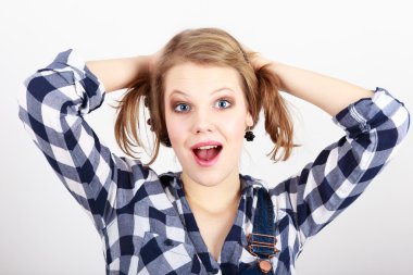 Sarışın genç kadın