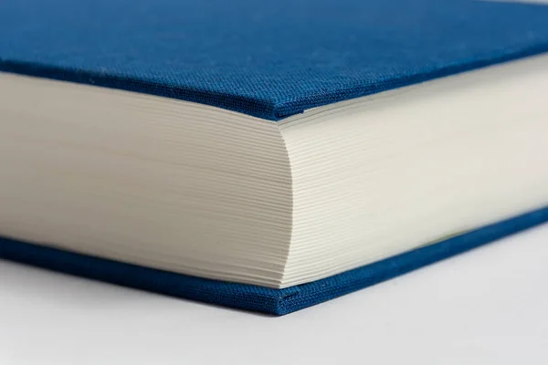 Kitabı kapat, kapat. Arkaplan veya tasarım için kitap resmi.