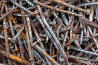 Eski, paslı çiviler. Soyut arkaplan.