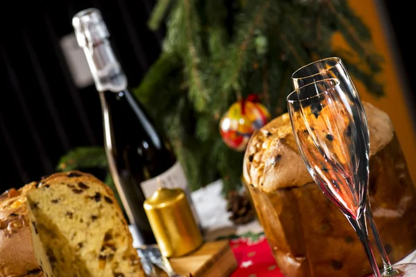 Wine Glasses and Panettone italian typical christmas cake — Stock Photo, Image