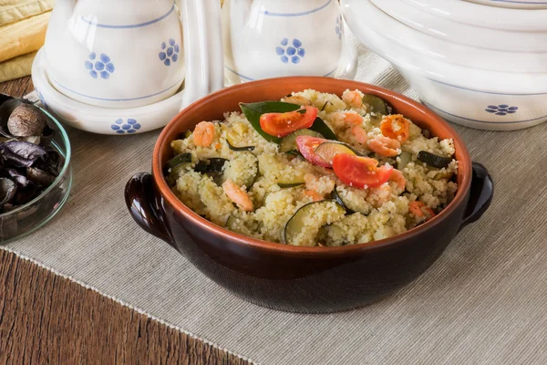 Cous Cous whit shrmps en groenten — Stockfoto