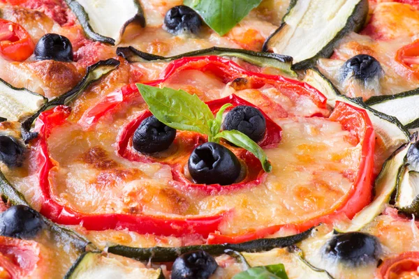 Pizza italiana con verdure — Foto Stock