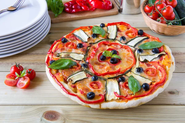 Pizza italiana con verduras —  Fotos de Stock