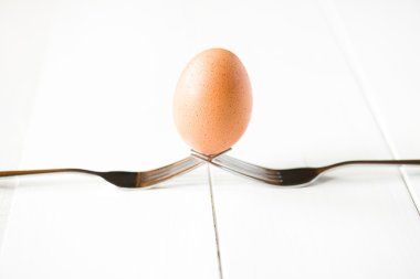 Çatal ile dengeli yumurta