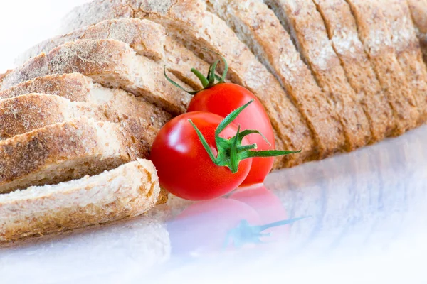 Skivat bröd och tomat — Stockfoto