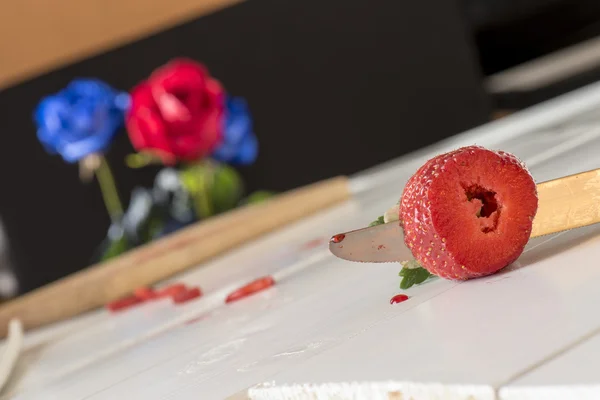 Strawberry with a knife — Stock Photo, Image