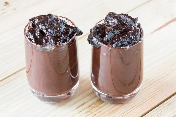 Dark choolate pudding in glasses — Stock Photo, Image