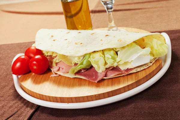 Tradycyjny włoski piadina — Zdjęcie stockowe