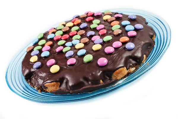 Gâteau au chocolat avec smarties — Photo