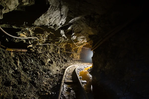 Metro rayları ile benim geçiş