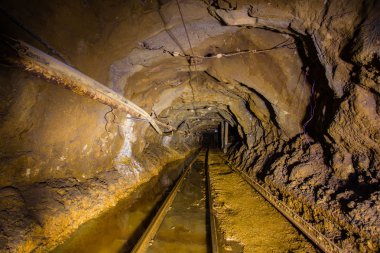 Metro rayları ile benim geçiş