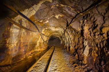 Metro rayları ile benim geçiş