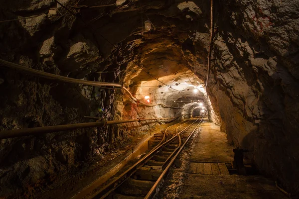 Metro rayları ile benim geçiş