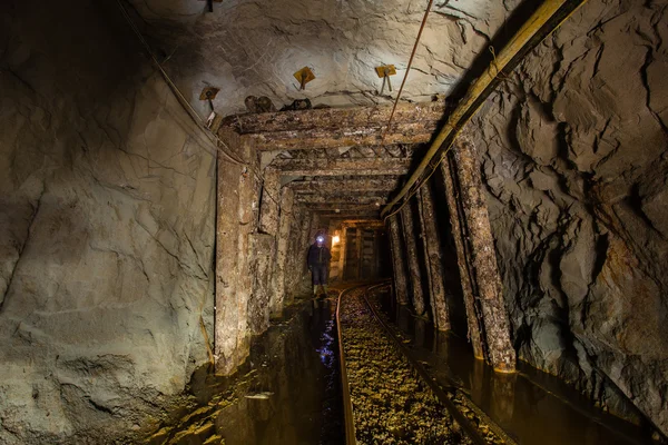 Metro rayları ile benim geçiş