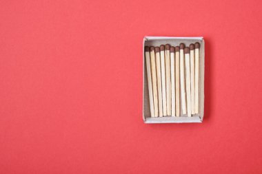 kırmızı arkaplan görünümü üzerindeki kutucuğu eşleştir