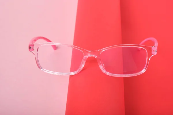 Gafas Para Niños Sobre Fondo Rosa Rojo Gafas Espacio Copia —  Fotos de Stock