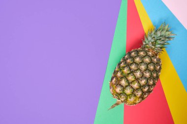 ananas renkli parlak arkaplan fotokopi alanı üst görünümü